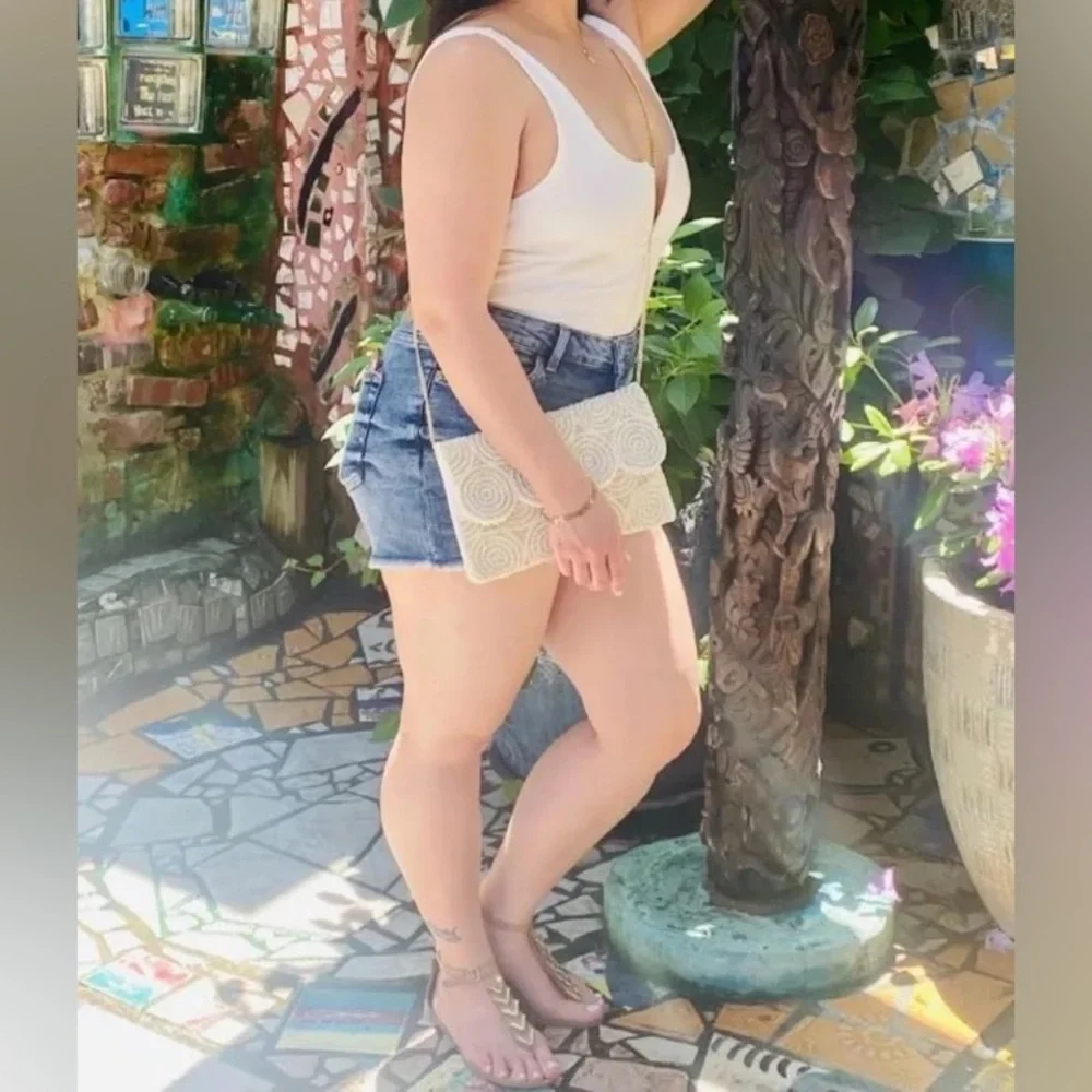 NWOT Lulus My Magic Moment White Pearl Clutch - Picture 9 of 10